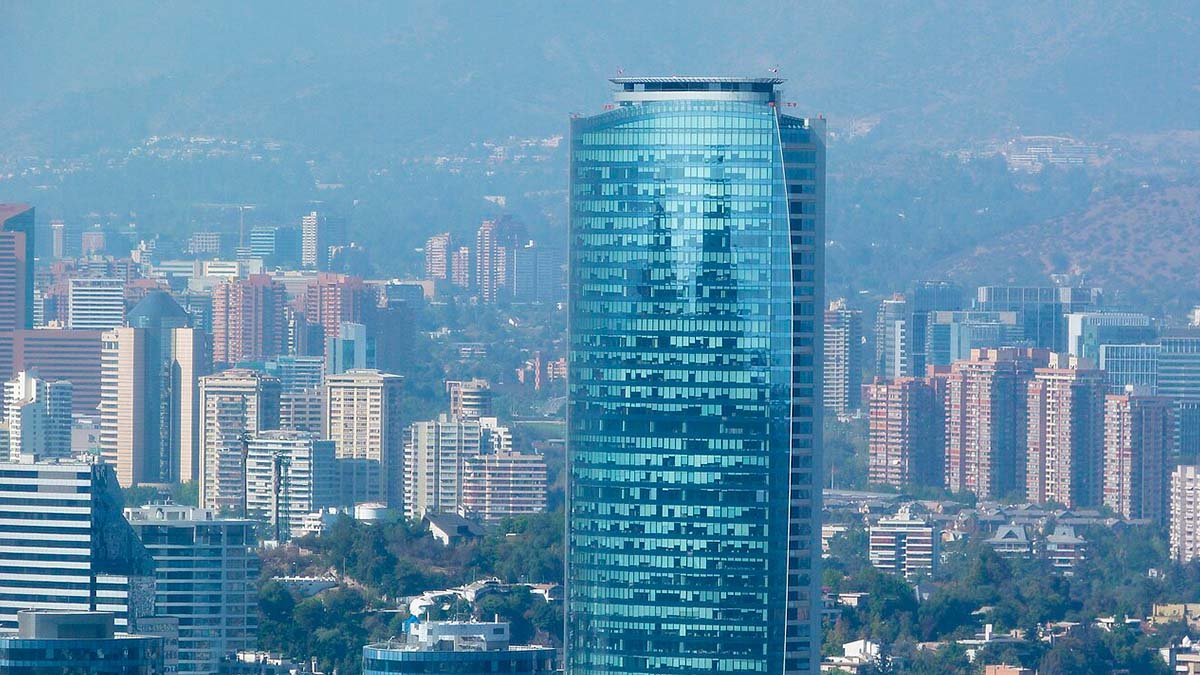 Código postal Las Condes y vista urbana de la comuna